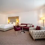Ee Hotel