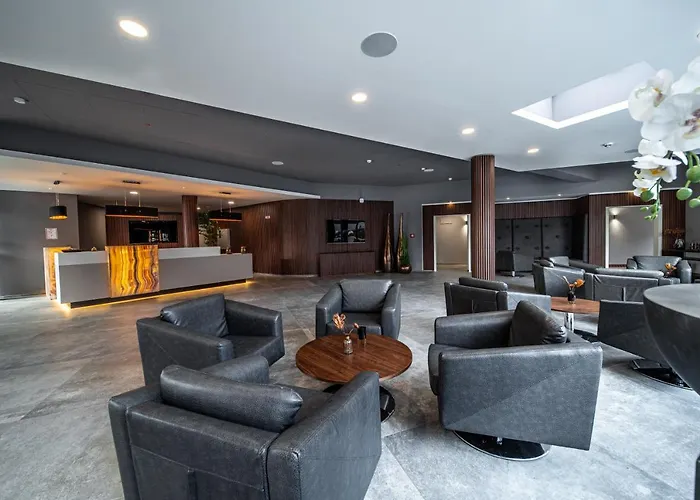 Ee Hotel